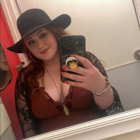 Meet your Posher, Haley - Picture 4 of 4